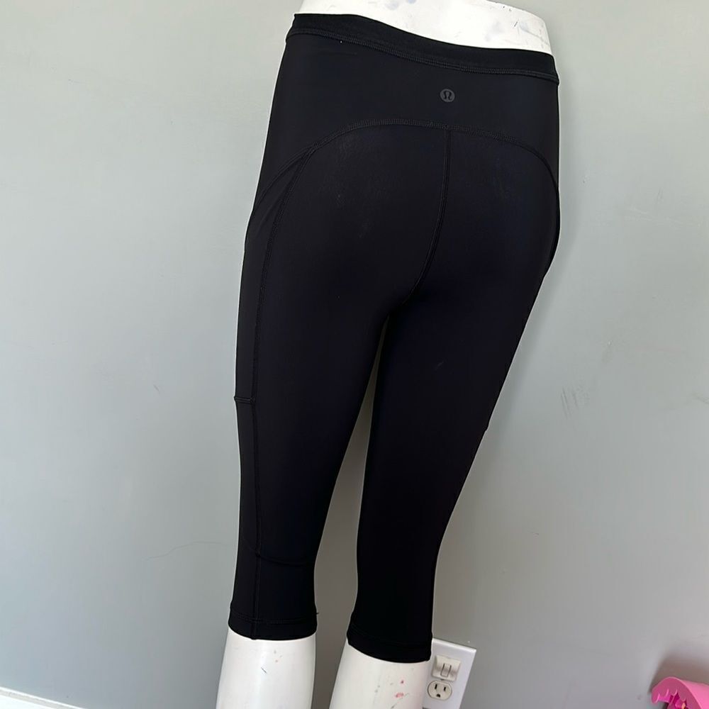 Lululemon size 4 capris